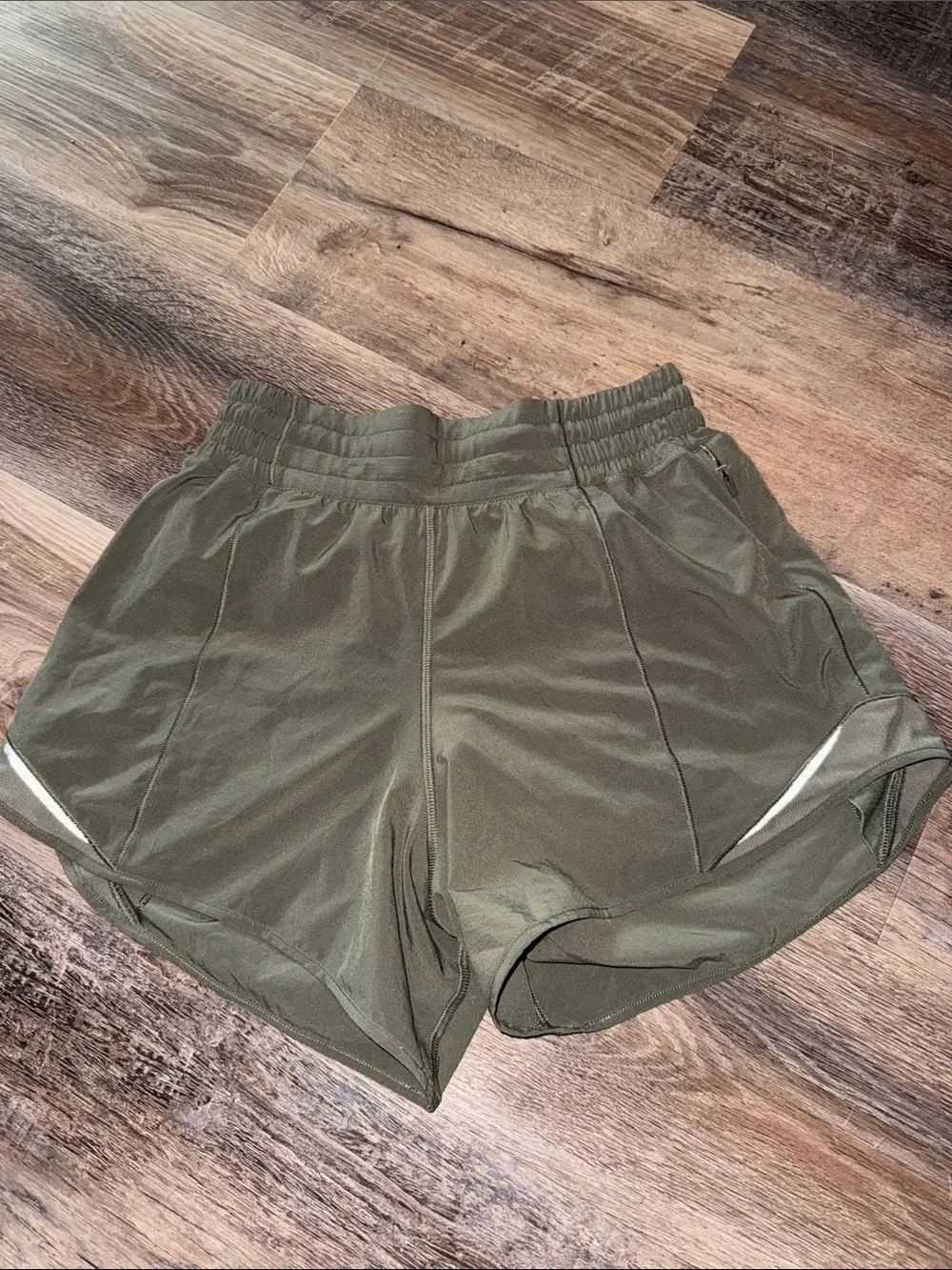 Lululemon Size 4 Women’s HOTTY HOTT 4”